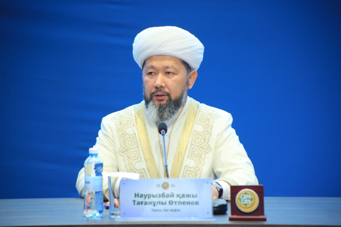 «Возомнил себя аятоллой?»: почему главу ДУМК обвиняют в политических амбициях