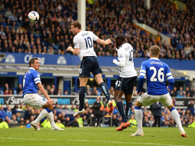 «Манчестер Сити» победил «Эвертон» и возглавил чемпионат Англии