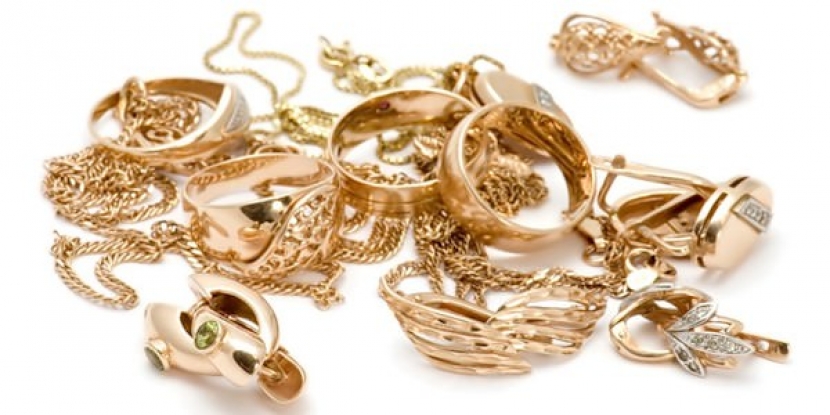 Почти 50 килограммов ювелирных изделий пытались ввезти в РК