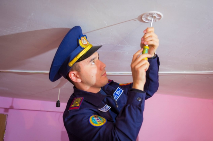 Спасатели проводят противопожарные рейды в частном секторе Нур-Султана