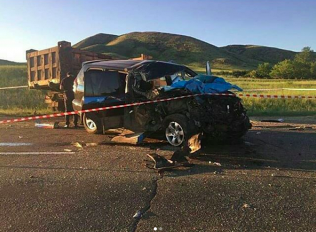 В Карагандинской области двое полицейских пострадали в аварии с грузовиком