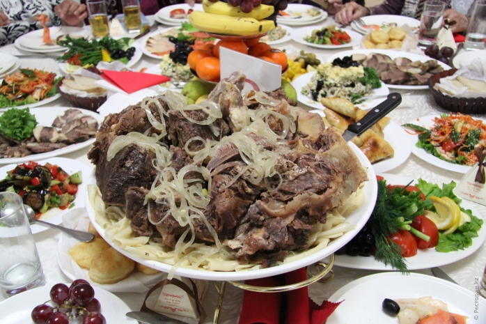 Той на 60 человек остановили в Туркестанской области