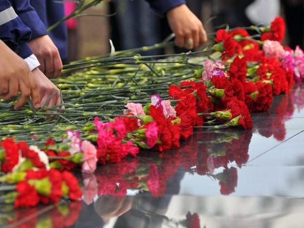Турчинов, Кравчук, Кучма и Ющенко почтили память погибших в ВОВ