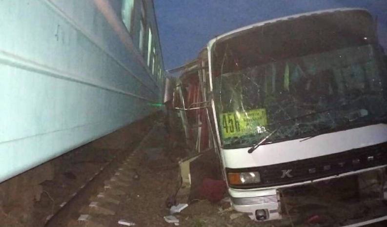 В столкновении с поездом в Шамалгане пострадала сотрудница КТЖ