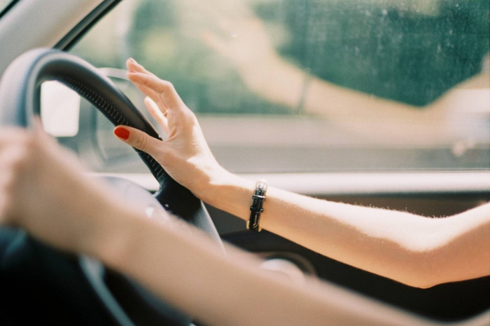 Более 12 миллионов тенге штрафов накопилось у жительницы Атырау