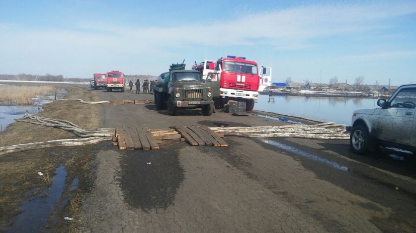 Около 5 тыс. спасателей борются с паводками
