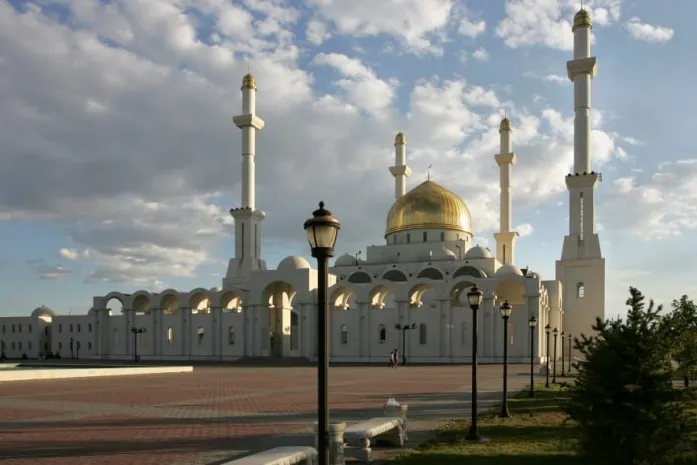 Назарбаев поздравил казахстанцев с началом праздника Ораза айт