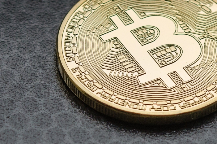 Стоимость биткоина снова начала падать