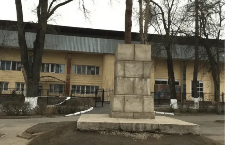 В Алматы нашли пропавший памятник Максиму Горькому