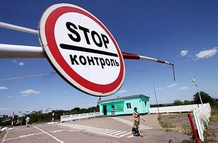 6 центнеров футболок пытался провести казахстанец