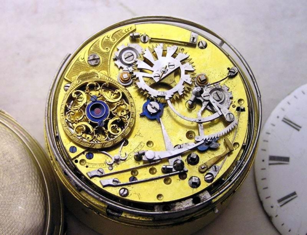 Первые наручные часы Patek Philippe с большим колесом боя внутри