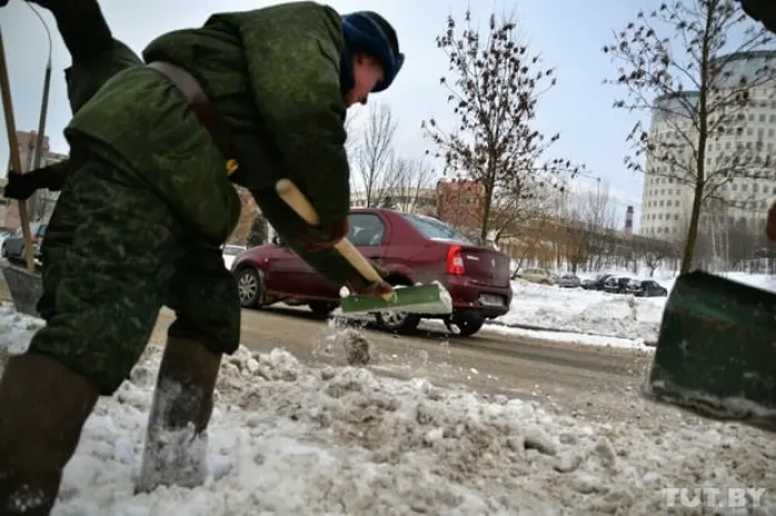 Будущие КНБ-шники и полицейские будут очищать Алматы от снегаЭксклюзив
