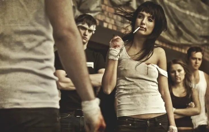 В Астане четыре девушки-хулиганки избили мужчину