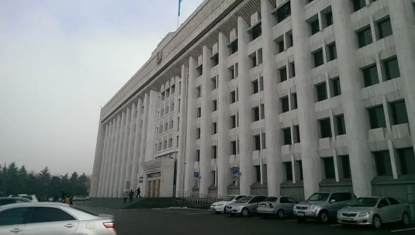 Бауыржан Байбек предложил чиновникам избавиться от заборов