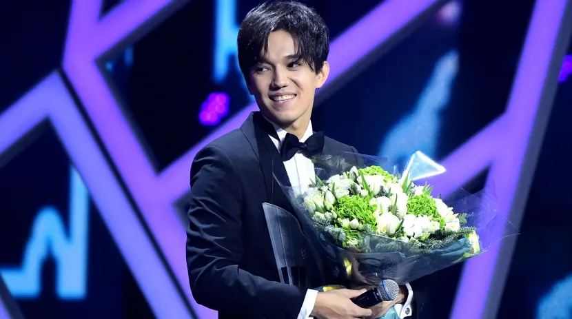 Димаш Кудайберген получил награду EMIGALA Fashion Awards в ОАЭ