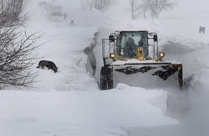 В Актюбинской области в снегу застряли около 200 грузовиков