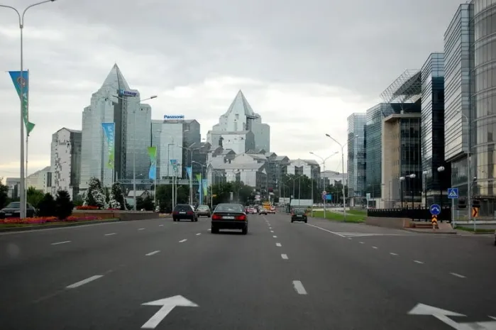 Алматинцы устроили на дороге голливудские разборки. Видео