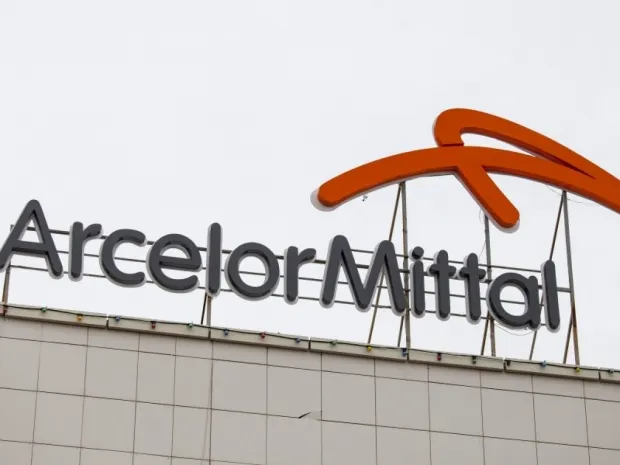 ArcelorMittal закончил год с миллиардными убытками