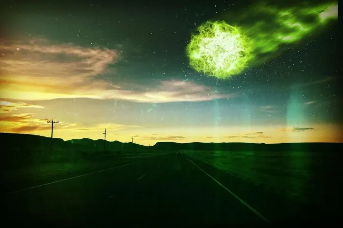 Странные огни в небе попали на видео в Крыму