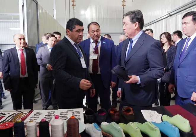 Текстиль, жилье и акселератор: Мамин посетил Шымкент