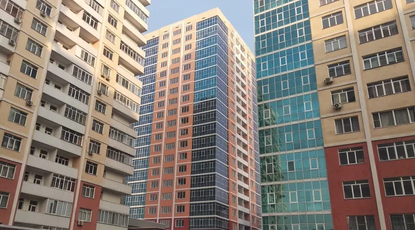 Женщина выбросилась с 15-го этажа в Алматы