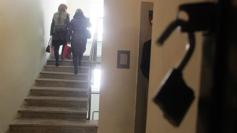 В Астане выселяют митинговавших женщин и детей