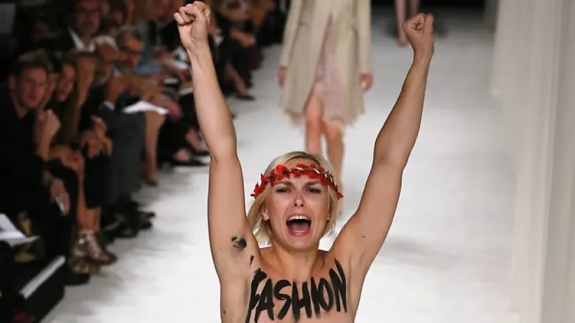 Голые активистки Femen сорвали показ Nina Ricci