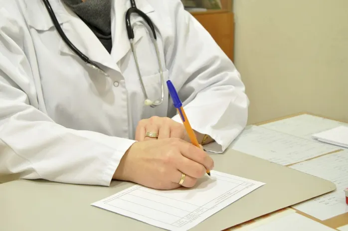 С 2019 года повысят зарплату медработникам