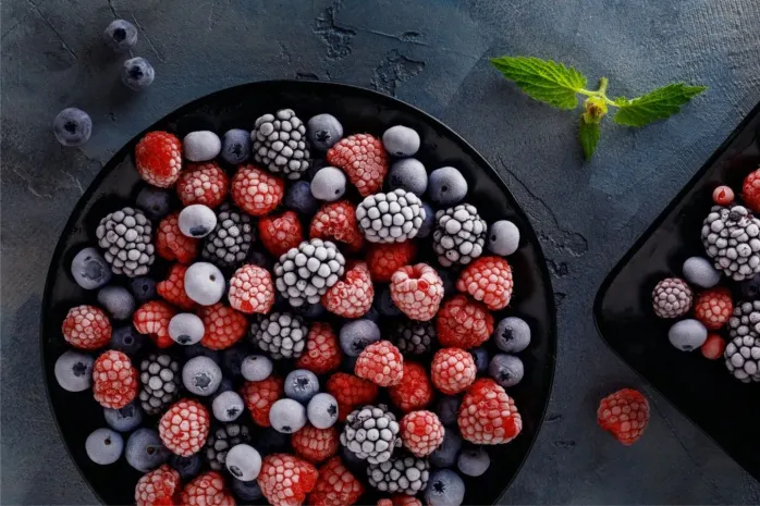 Заморозка ягод может быть опасной для здоровья – диетолог