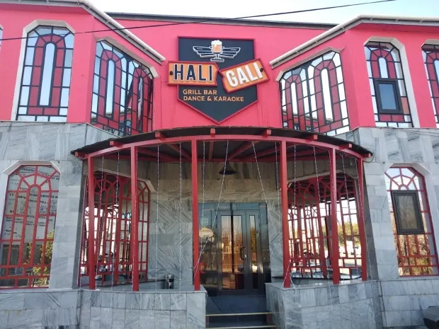 За вывески на иностранном языке предложили штрафовать бизнес в Казахстане