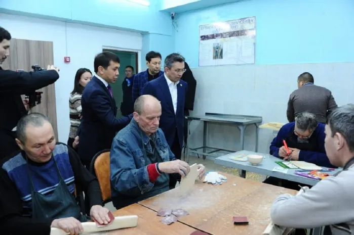 Аким Астаны посетил пансионат для людей с ограниченными возможностями