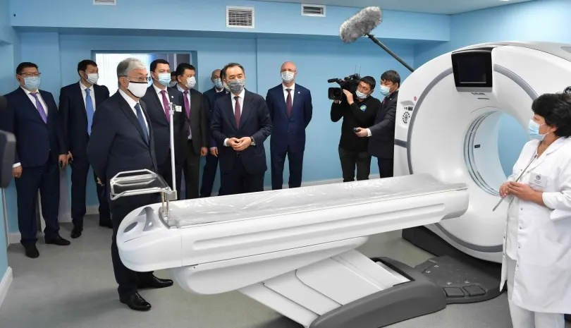 Токаев посетил новый филиал клинической инфекционной больницы в Алматы
