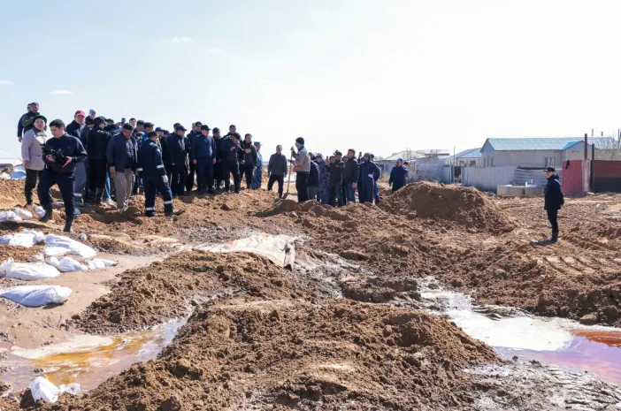 Премьер проверил паводковую ситуацию в Кульсары