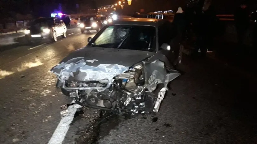 Авария «лоб в лоб» в Алматы: трое пострадавших
