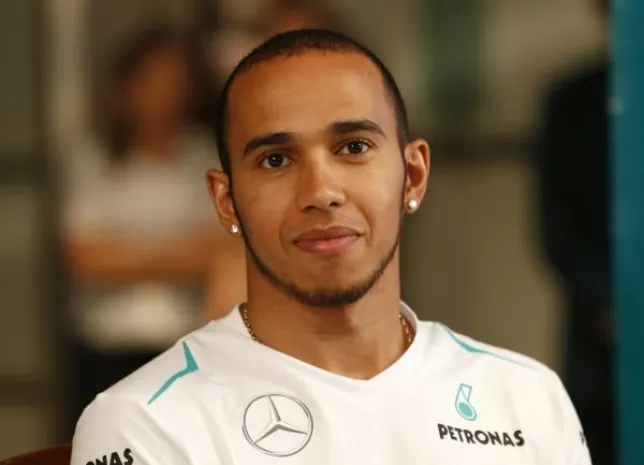 Хэмилтон намекнул на музыкальную карьеру после ухода из спорта