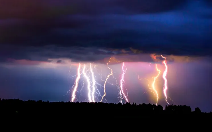 Дожди, грозы и сильный ветер прогнозируют синоптики в Казахстане