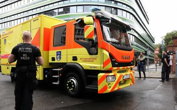 Полицейские охраняют Навального в клинике в Берлине