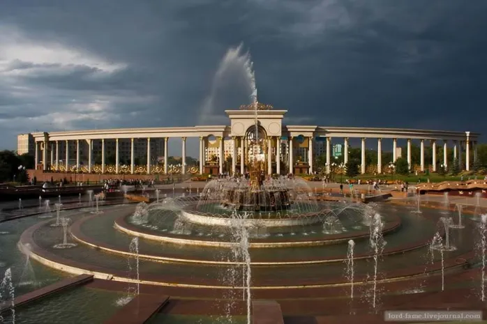 Казахстанские звезды поменяют микрофоны на метлыЭксклюзив