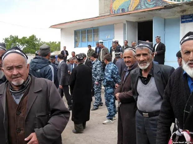 Более 200 киргизов и таджиков конфликтуют в приграничных селах