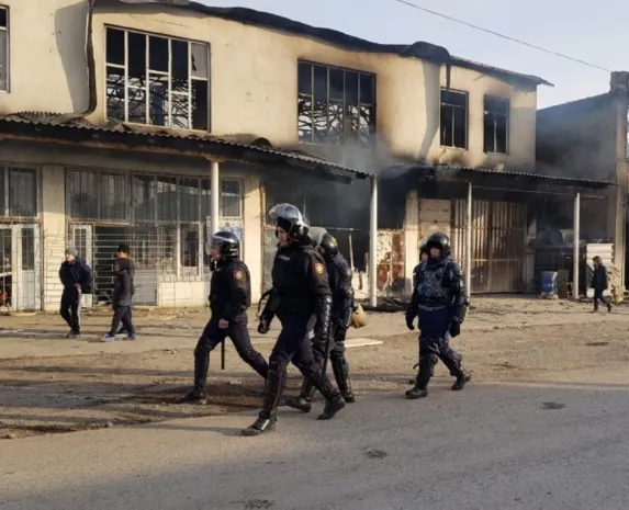 Полицейские задержали участников беспорядков в Кордае