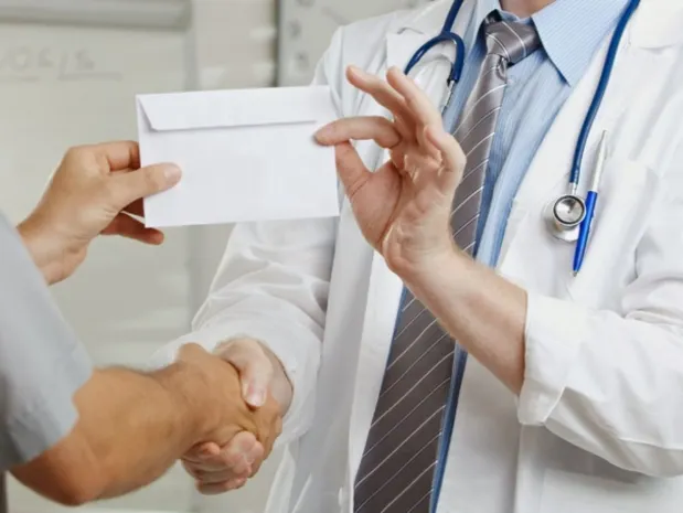 В Нацбюро рассказали, за что был задержан глава ЦГКБ Алматы