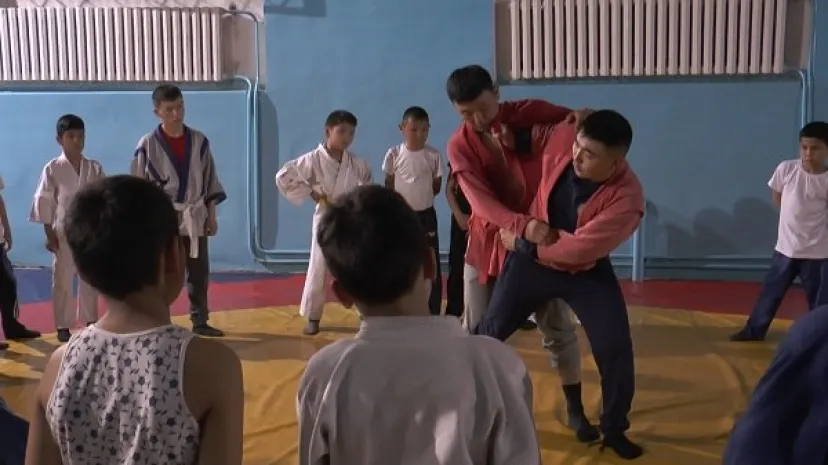 Полицейский Бостандыкского района организовал бесплатную секцию для детей