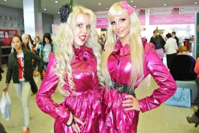 Карагандинская Барби устроила в Москве парад блондинок