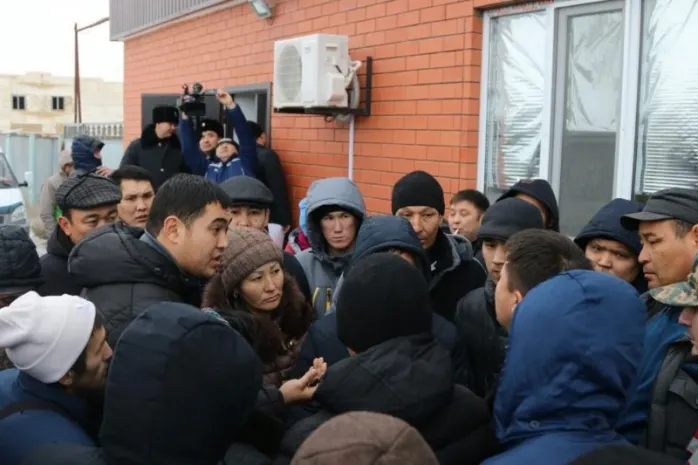 В Атырау около 100 пассажирских автобусов не вышли на линию