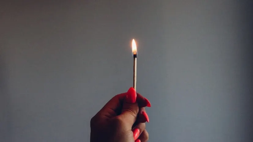 Девушки пытались поджечь автомобиль в Актау