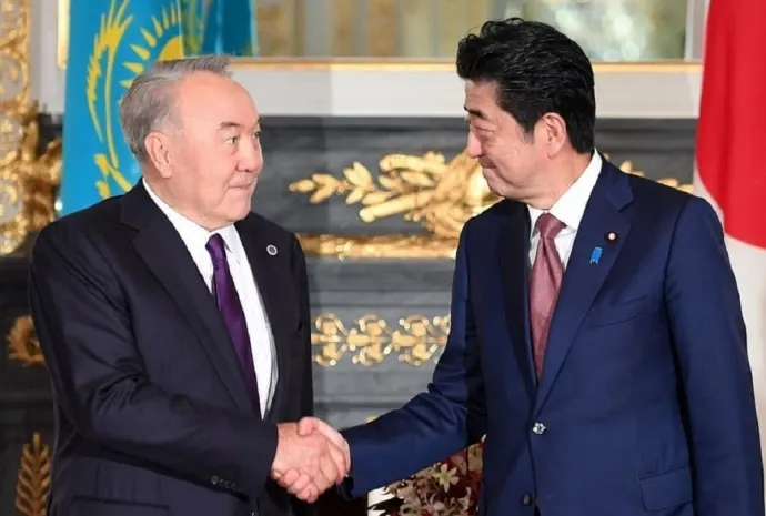 Елбасы встретился с премьер-министром Японии