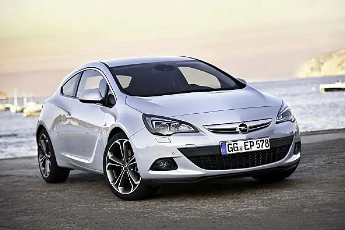 Opel Astra GTC получит новый бензиновый двигатель 1,6