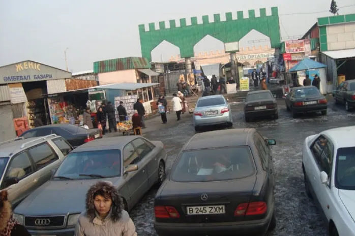 Для торговцев барахолки Алматы хотят построить свой ТЦ