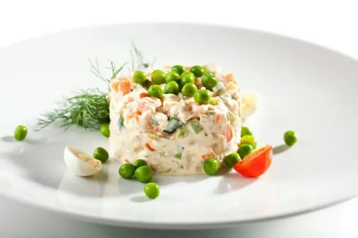 Чем не стоит закусывать алкоголь, рассказали медики