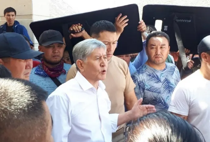 Арест Алмазбека Атамбаева продлен до декабря